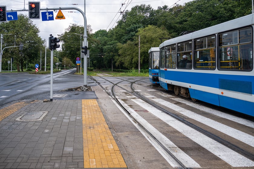 Skrzyżowanie alei Wielkiej Wyspy z ulicą Mickiewicza i aleją Paderewskiego